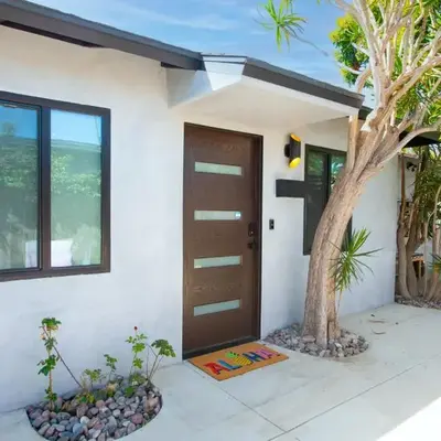 Modern Ocean Beach Apartment