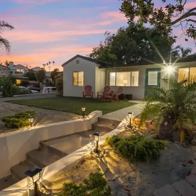 Sunlit Shores beachside Bliss