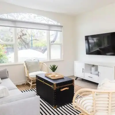 Cheerful 4BD Home in the Heart
