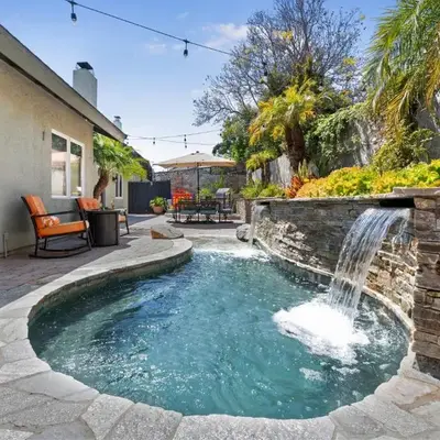 Charming Coastal Escape Resort-Style Walk-In Spa