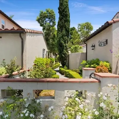Irvine Inn Love - Lovely Furnished 3-bed Home in Woodbury