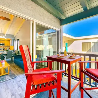 Balboa Peninsula Hidden Gem with Private Balcony & Stunning Views