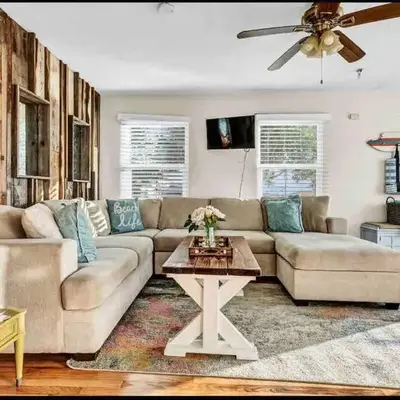 Rustic Coastal Retreat in Sunset Cliffs three beds & two baths