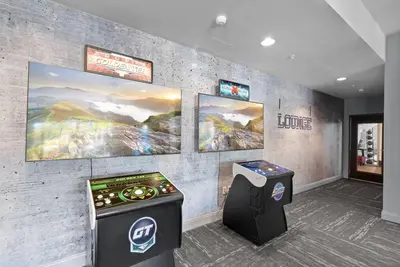 a room with a video game machine in a room at King Bed, Pool, Hot Tub, Arcade Room, Gym, Parking in San Diego