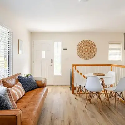Beacons Beach Cottage