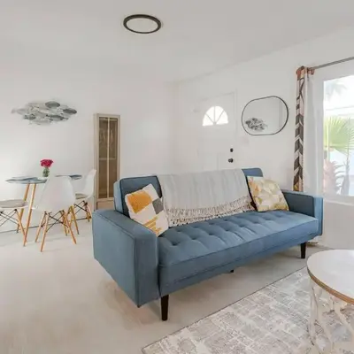 King Suite - Steps to Beach & Close to Pier