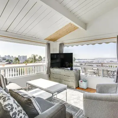3 Mi to Balboa Park Water-View Condo with Balcony