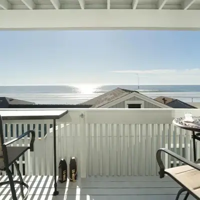 Beachfront Bliss | Shining Sea Condo on The Strand w/ Ocean Views