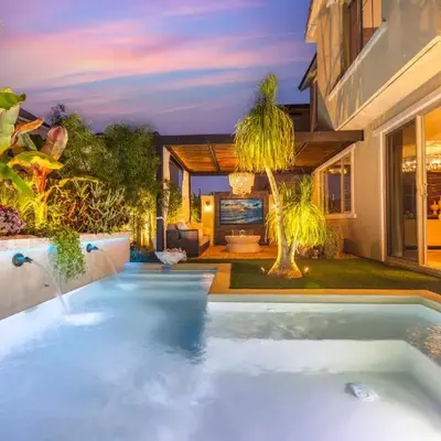 # Marbella Lane - Stylish Dream Home in RMV with Pool