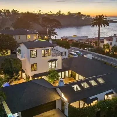 Pacific Perfection - Ocean Views Jacuzzi Walk to Beach and Dining