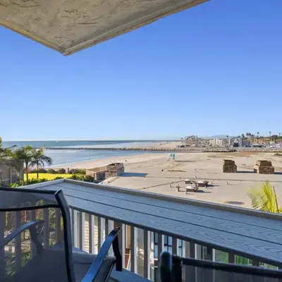 E209 - Tower 10 Seaside