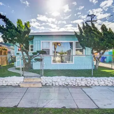Comfy Cottage Near the Beach