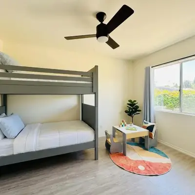 Pet friendly Spacious 3Bed with HUGE Back Yard