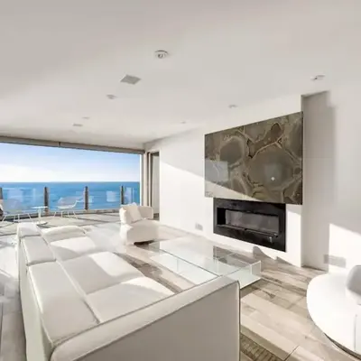 Hi-Tech Hideaway - Modern & Ocean Front!