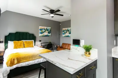 Gallery image of Stylish-Studio-Walker's-Paradise-WiFi-AC in San Diego