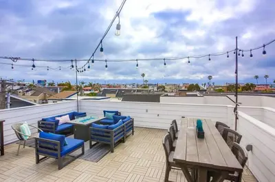 a patio with a table and chairs on a roof at Pacific Pearl in San Diego