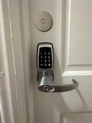 a cell phone sticking out of a door at 500 ft to Ocean Relaxing stay Parking WiFi 836 in San Diego