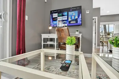 Gallery image of 2-Bedrooms-2-Balconies-Walk-2-Everything-WD in San Diego