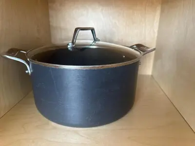 a large blue pot sitting on top of a counter at Serenity - Amazing Views & Modern Charm in La Mesa