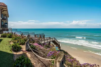 a beach with a house and the ocean at SandyToes-SunKist Nose-CHAT2 in Solana Beach