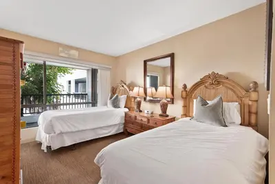 a bedroom with two beds and a mirror at SandyToes-SunKist Nose-CHAT2 in Solana Beach