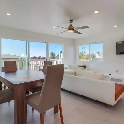 2nd floor A-C steps to beach downtown La Jolla