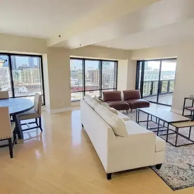 Luxurious and Spacious 2-Bedroom Condo Unit Downtown San Diego in the Heart of the Gaslamp Quarter - 14-Day Min