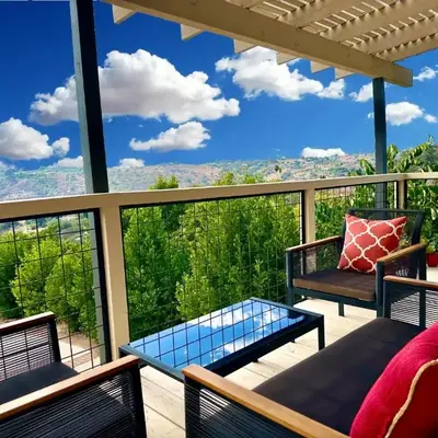 Hilltop Penthouse Cottage with Sweeping Views