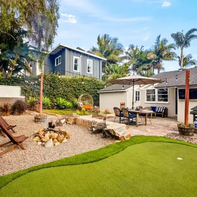Cozy Coastal Stay Hot Tub & Putting Green