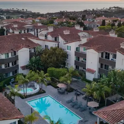 Walk to Beach Pool Hot Tub Private Patio Parking Seabreeze Retreat