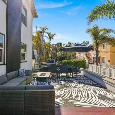 Steps to the Beach with Private Patio BBQ and Fire Pit