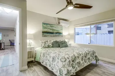a bedroom with a bed and a window at Bayside Getaway Steps to the Ocean with AC Private Patio BBQ Family and Pet Friendly in San Diego