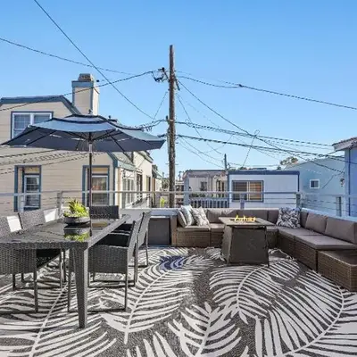 Mission Beach Escape Near Ocean and Bay with Private Balcony BBQ and Garage Parking
