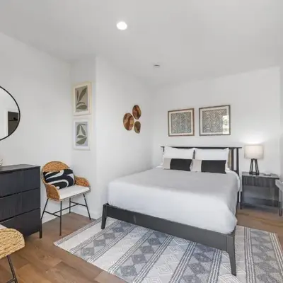 South O Bungalow 9 - Deluxe Work and Stay Queen Studio + Patio
