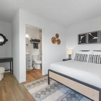 South O Bungalow 8 - Deluxe Work and Stay Queen Studio + Patio