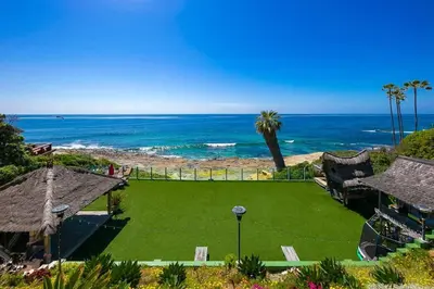 a golf course with the ocean in the background at La Jolla Suite & Beach Access in San Diego