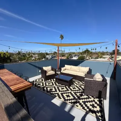 Oceanside Rooftop Retreat Sleeps 4