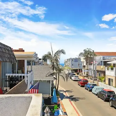 Newport Retreat B - Walk to Sandy Beaches