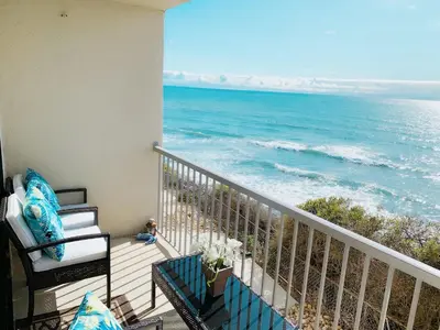 a balcony with a view of the ocean at Sunset Cliffs Oceanfront Oasis, San Diego - Stunning Views & Ocean Sounds in San Diego