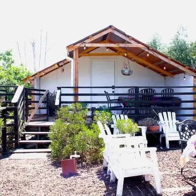 Pet Friendly Impressive Safari Tent with Hot-tub in Rainbow