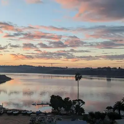 Water Views on Every Floor for this multi Holiday Home - Walk to the Beach