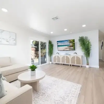 4 Miles to Beach Central and Newly Renovated