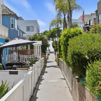 Dream 2 Story Home! Steps to the Ocean