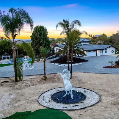 The Grand Vista Getaway