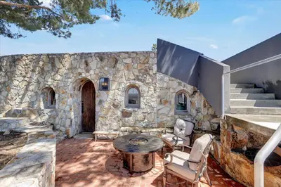 a stone building with a table and chairs at Casa Grotto in San Marcos