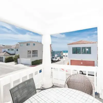 Pet-Friendly 4Br Oceanview Getaway Steps From 35Th St Beach By Beachview Rentals