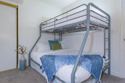 a bedroom with a bunk bed in a room at Family Retreat - Legoland & Beach in Oceanside