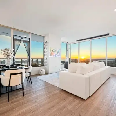 Penthouse High-Rise Ocean & City Views