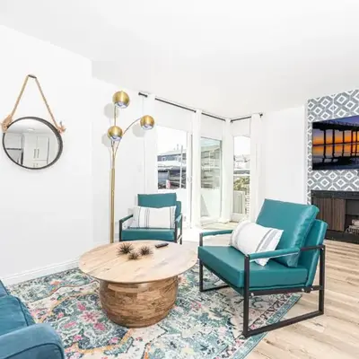 Renovated 3Br W Stylish Interior Steps From 29Th St Beach By Beachview Rentals