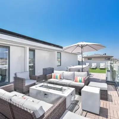 Luxury 4Br Tri-Level W Modern Interior